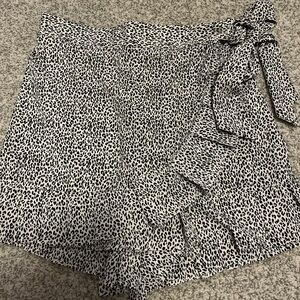 Chic Leopard Print Women's Skorts